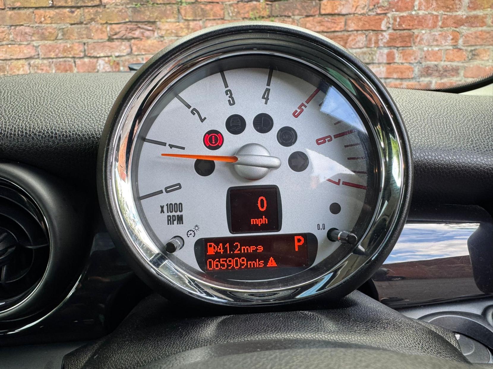 MINI Hatch 2.0 Cooper D Bayswater Hatchback 3dr Diesel Auto Euro 5 (112 ps)