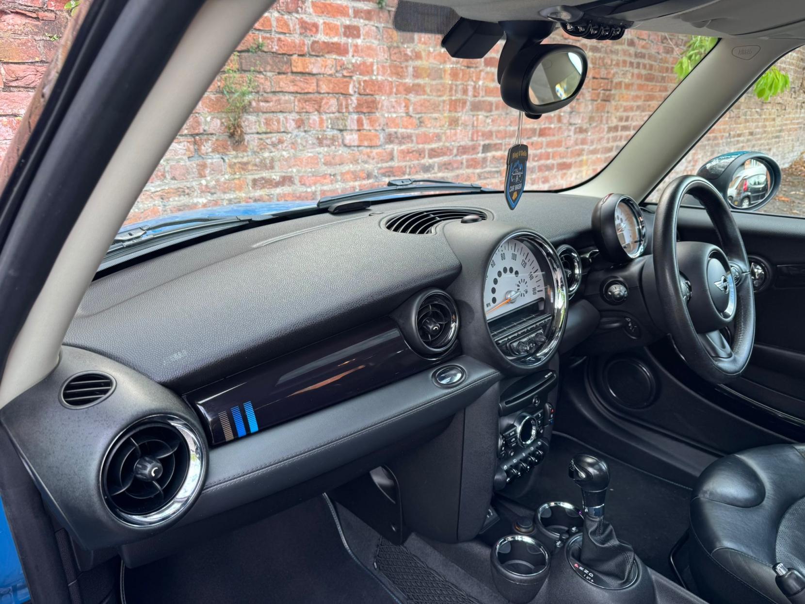 MINI Hatch 2.0 Cooper D Bayswater Hatchback 3dr Diesel Auto Euro 5 (112 ps)
