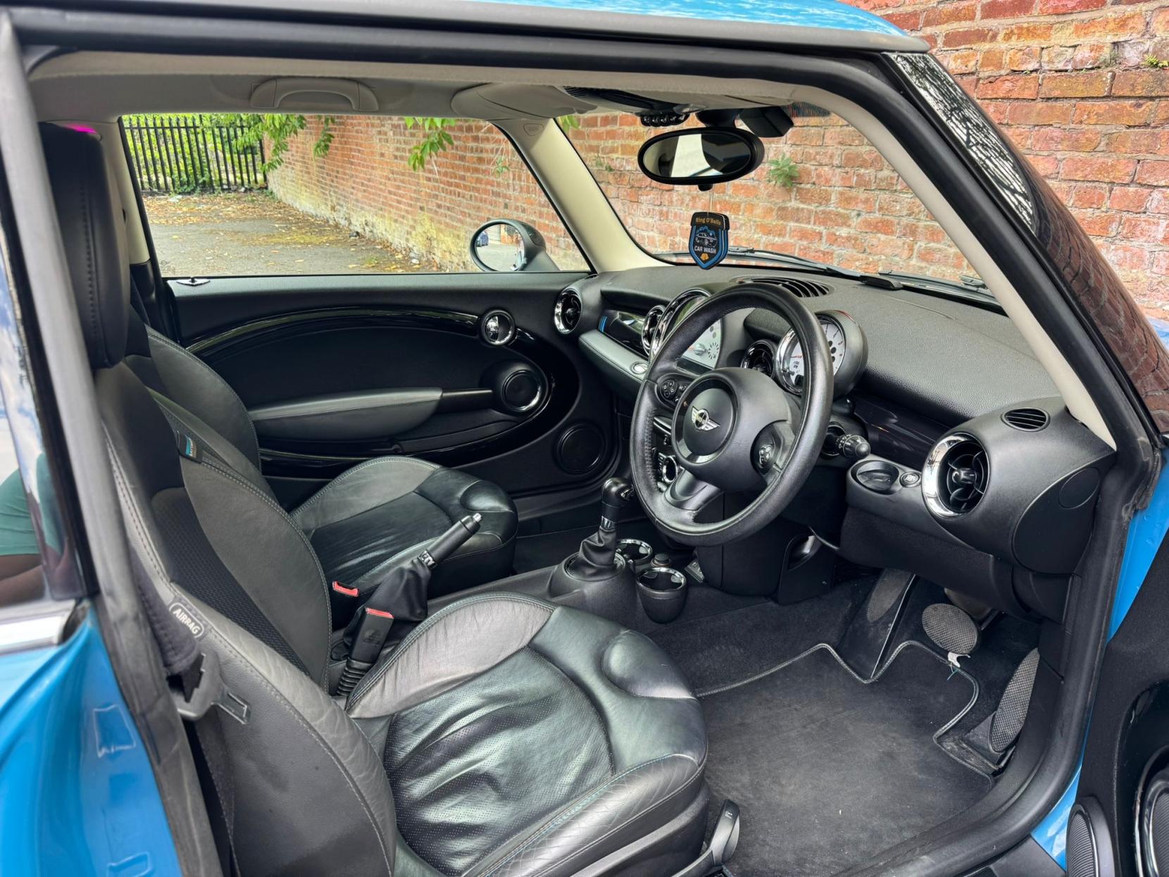 MINI Hatch 2.0 Cooper D Bayswater Hatchback 3dr Diesel Auto Euro 5 (112 ps)