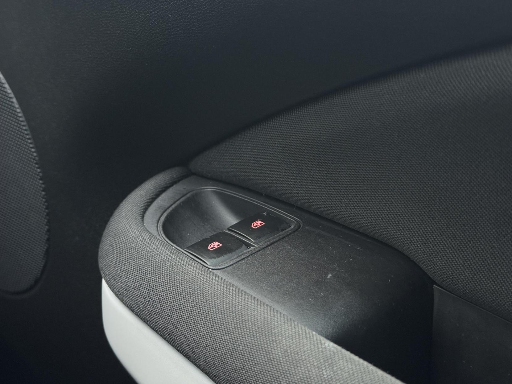 Vauxhall ADAM 1.4i JAM Hatchback 3dr Petrol Manual Euro 6 (87 ps)