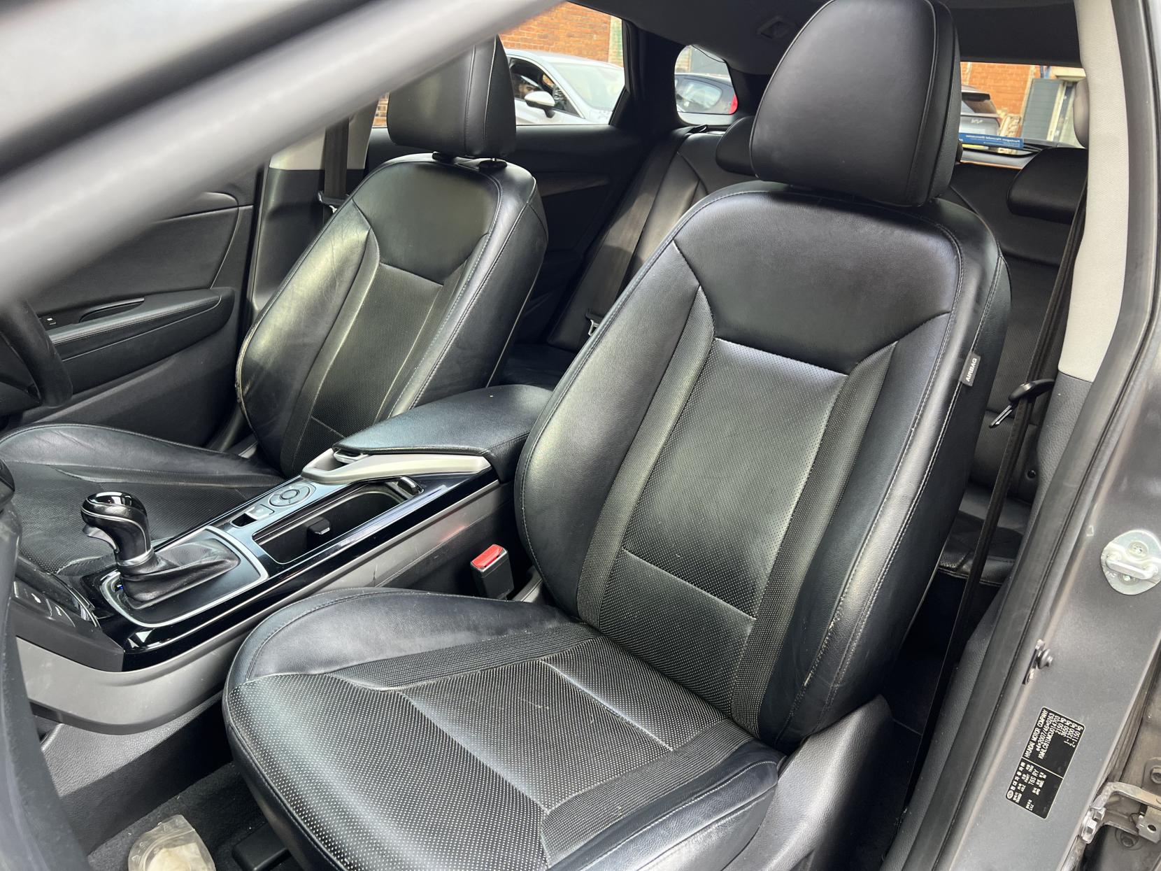 Hyundai i40 1.7 CRDi Premium Estate 5dr Diesel Auto Euro 5 (136 ps)
