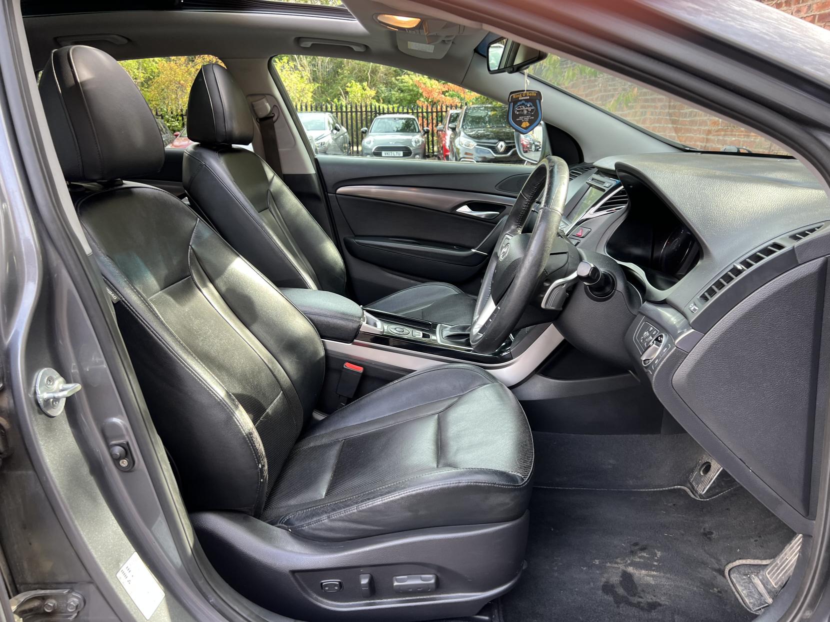 Hyundai i40 1.7 CRDi Premium Estate 5dr Diesel Auto Euro 5 (136 ps)