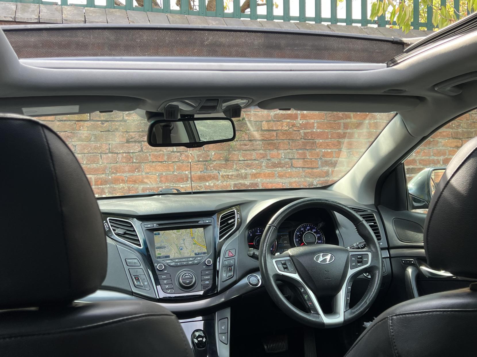 Hyundai i40 1.7 CRDi Premium Estate 5dr Diesel Auto Euro 5 (136 ps)