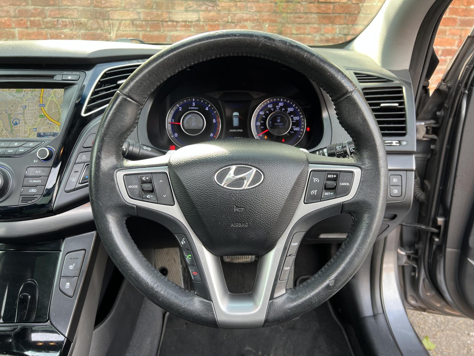 Hyundai i40 1.7 CRDi Premium Estate 5dr Diesel Auto Euro 5 (136 ps)