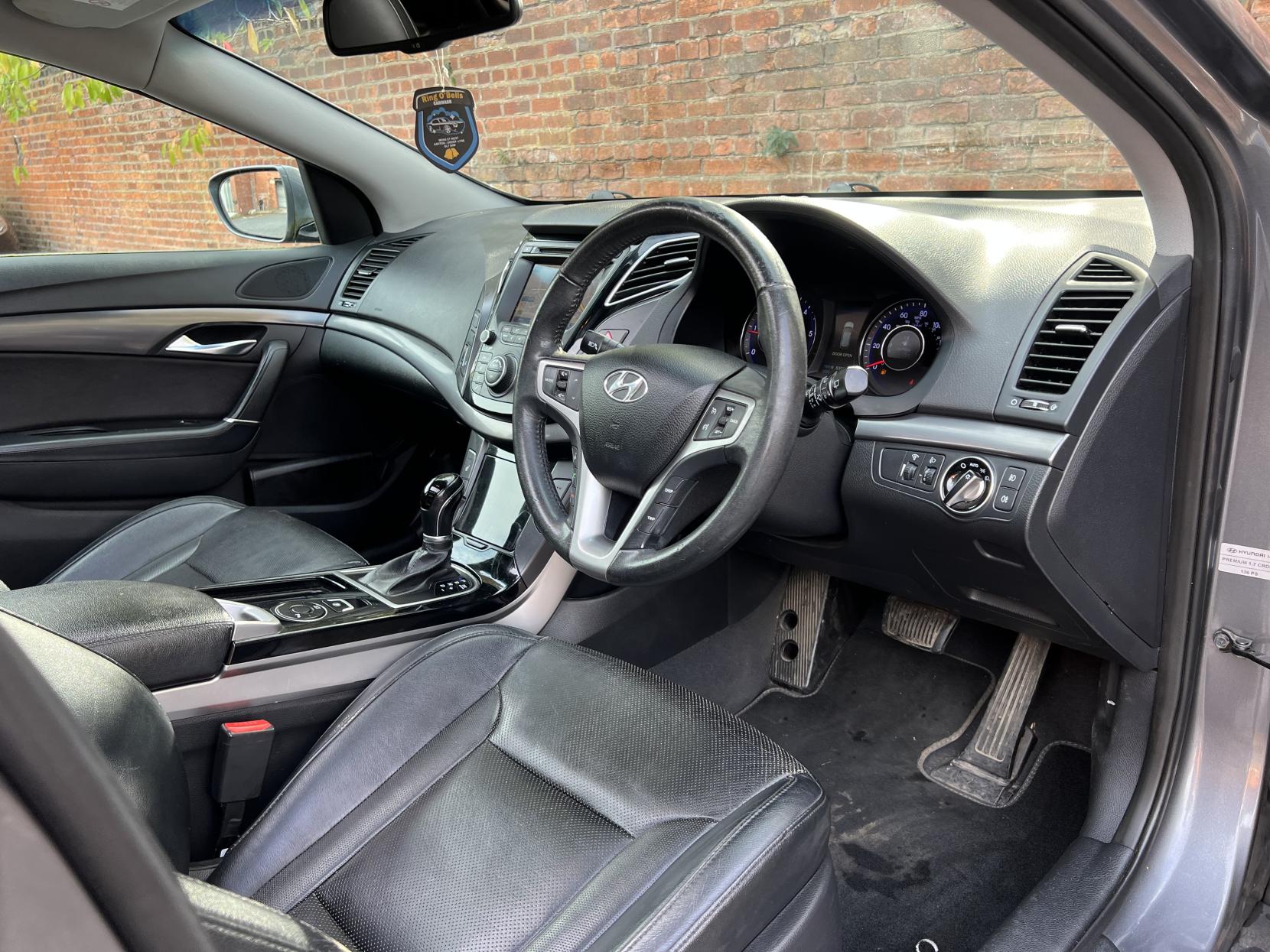 Hyundai i40 1.7 CRDi Premium Estate 5dr Diesel Auto Euro 5 (136 ps)