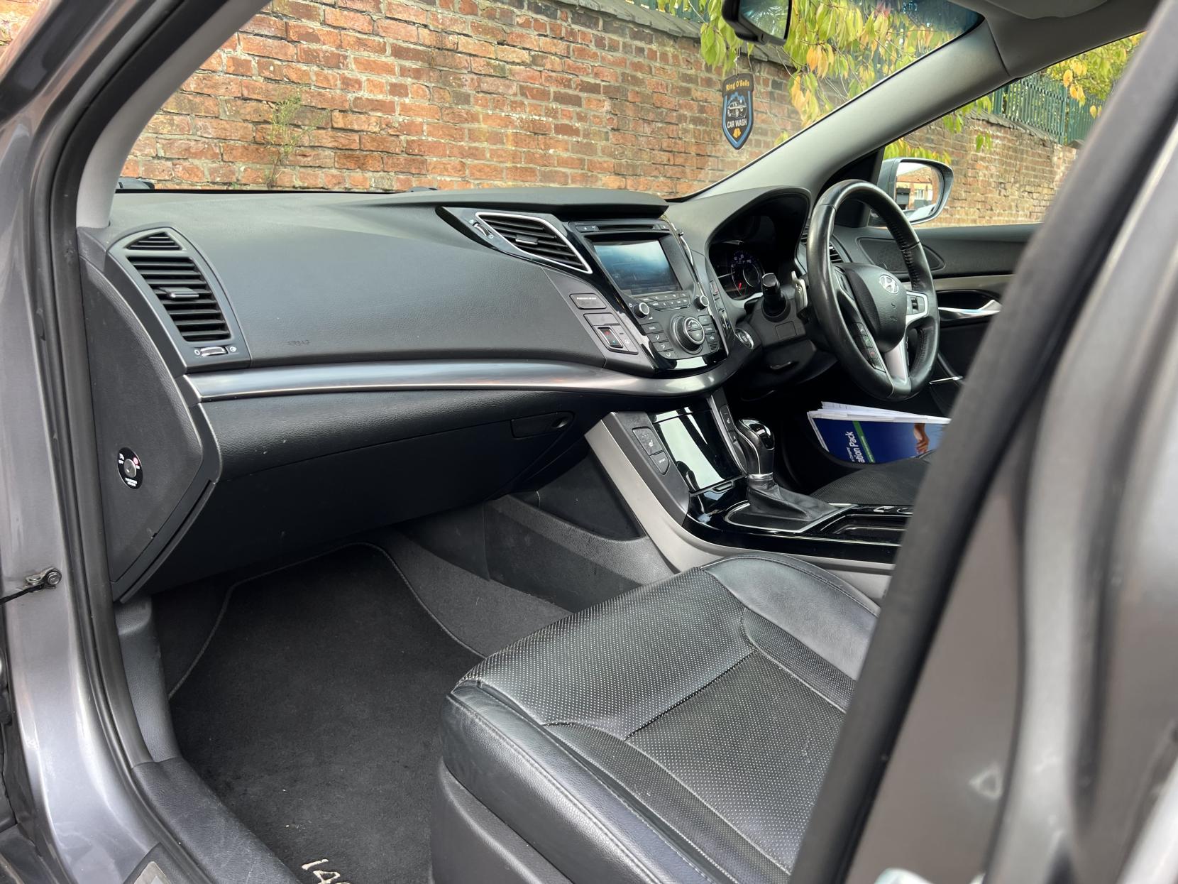 Hyundai i40 1.7 CRDi Premium Estate 5dr Diesel Auto Euro 5 (136 ps)