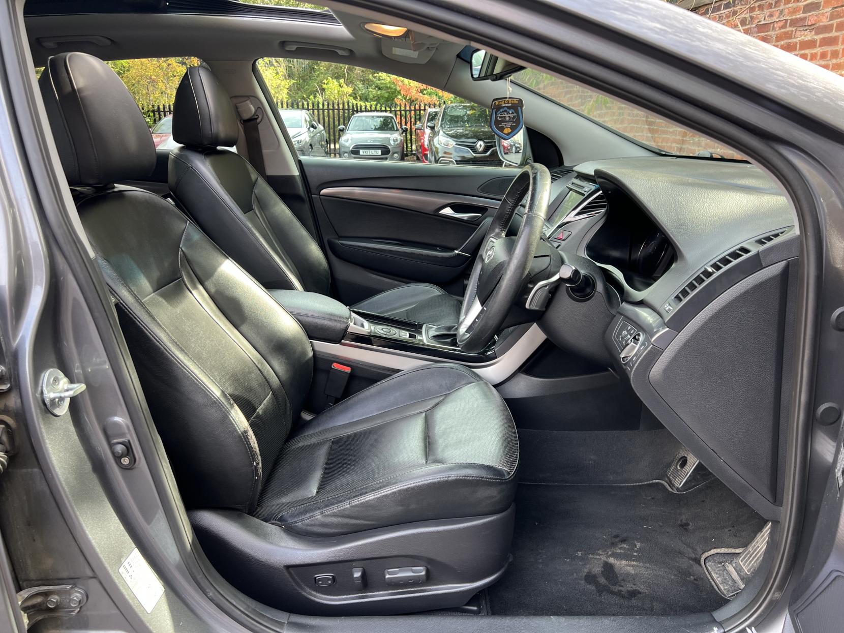 Hyundai i40 1.7 CRDi Premium Estate 5dr Diesel Auto Euro 5 (136 ps)