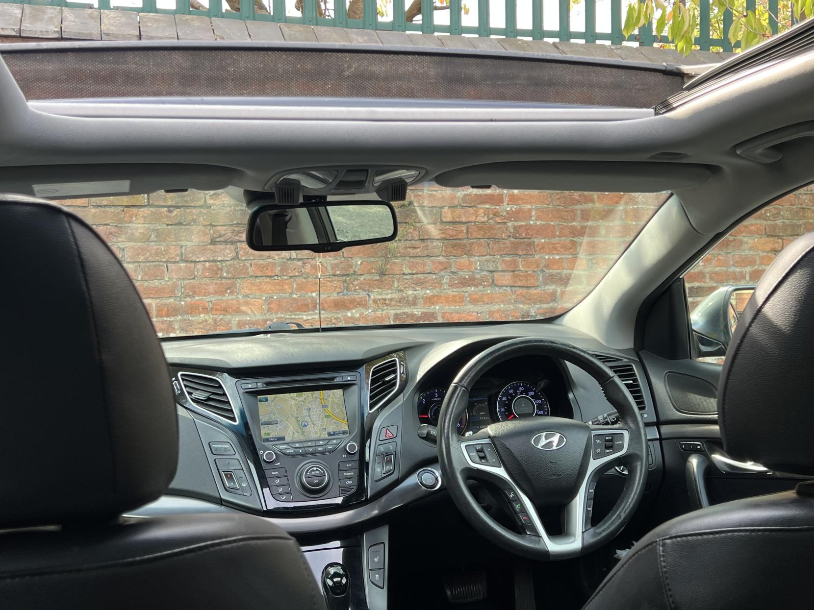 Hyundai i40 1.7 CRDi Premium Estate 5dr Diesel Auto Euro 5 (136 ps)