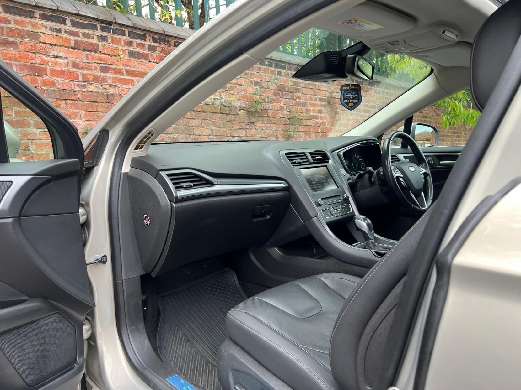 Ford Mondeo 2.0 TDCi Titanium Estate 5dr Diesel Powershift Euro 6 (s/s) (180 ps)