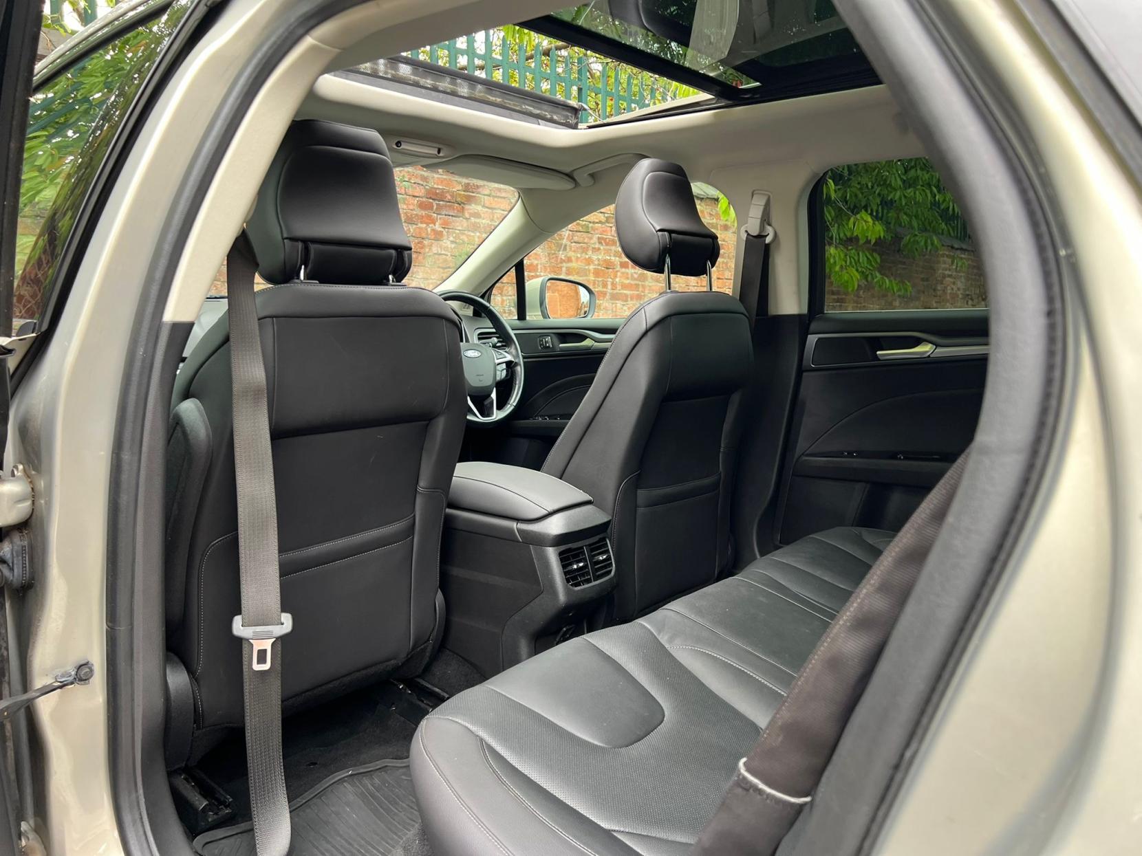 Ford Mondeo 2.0 TDCi Titanium Estate 5dr Diesel Powershift Euro 6 (s/s) (180 ps)