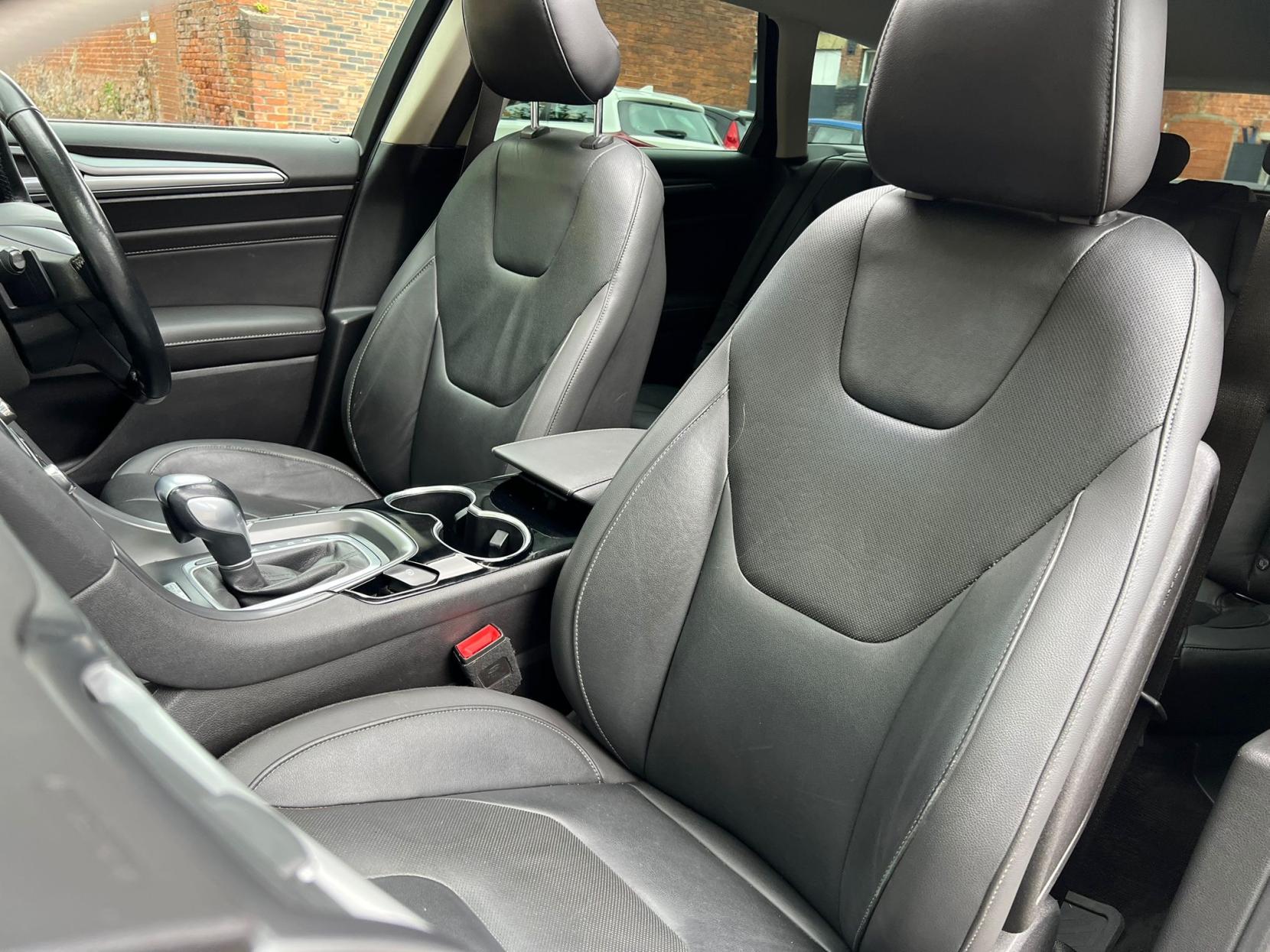 Ford Mondeo 2.0 TDCi Titanium Estate 5dr Diesel Powershift Euro 6 (s/s) (180 ps)