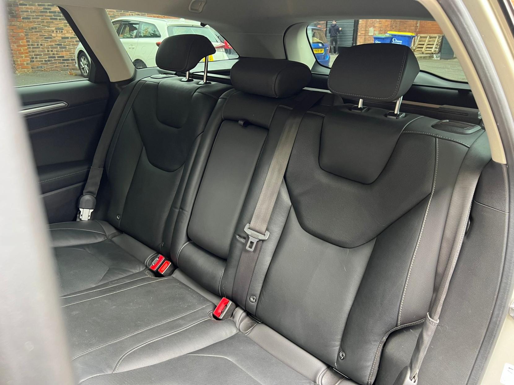Ford Mondeo 2.0 TDCi Titanium Estate 5dr Diesel Powershift Euro 6 (s/s) (180 ps)