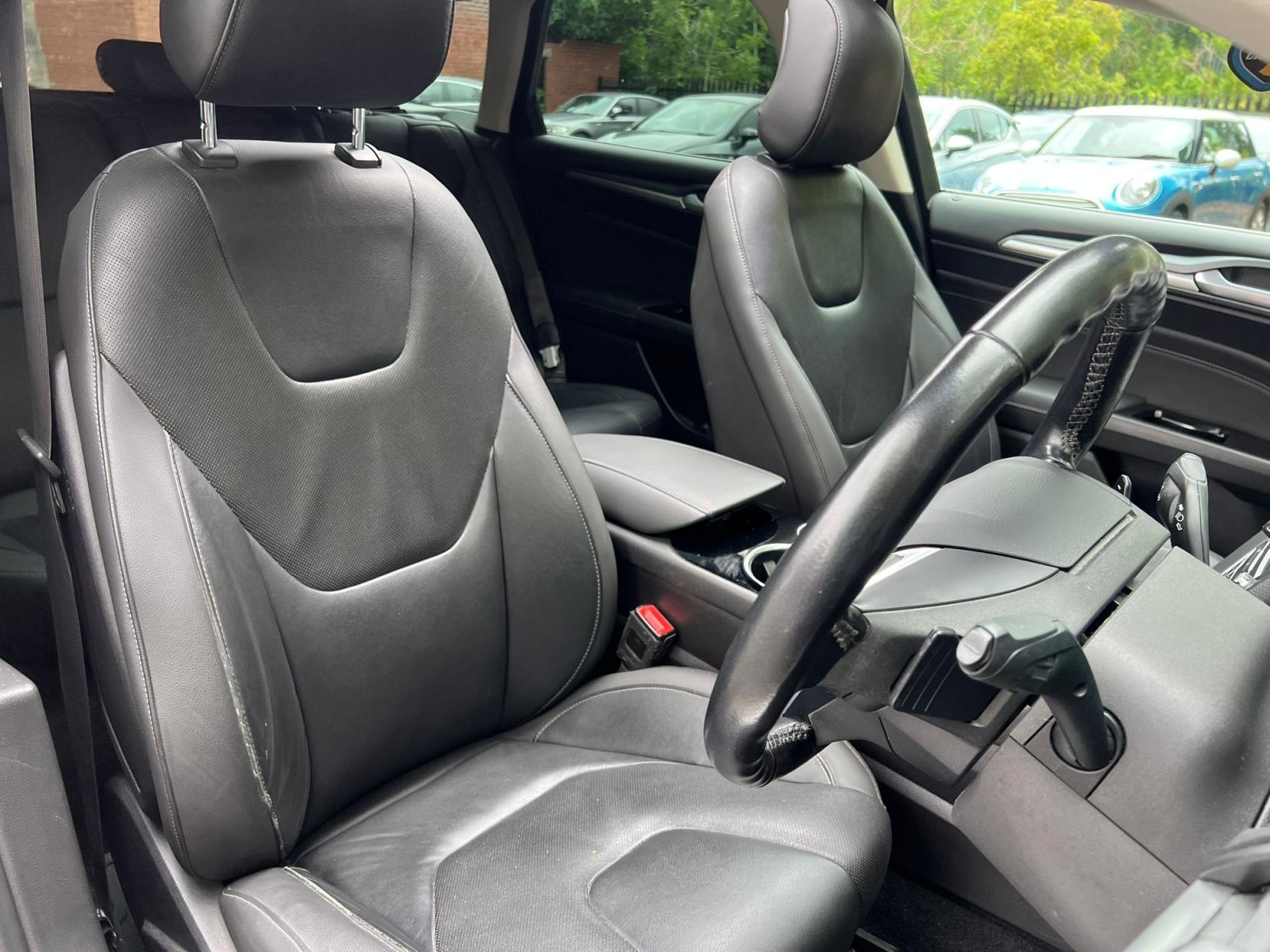 Ford Mondeo 2.0 TDCi Titanium Estate 5dr Diesel Powershift Euro 6 (s/s) (180 ps)