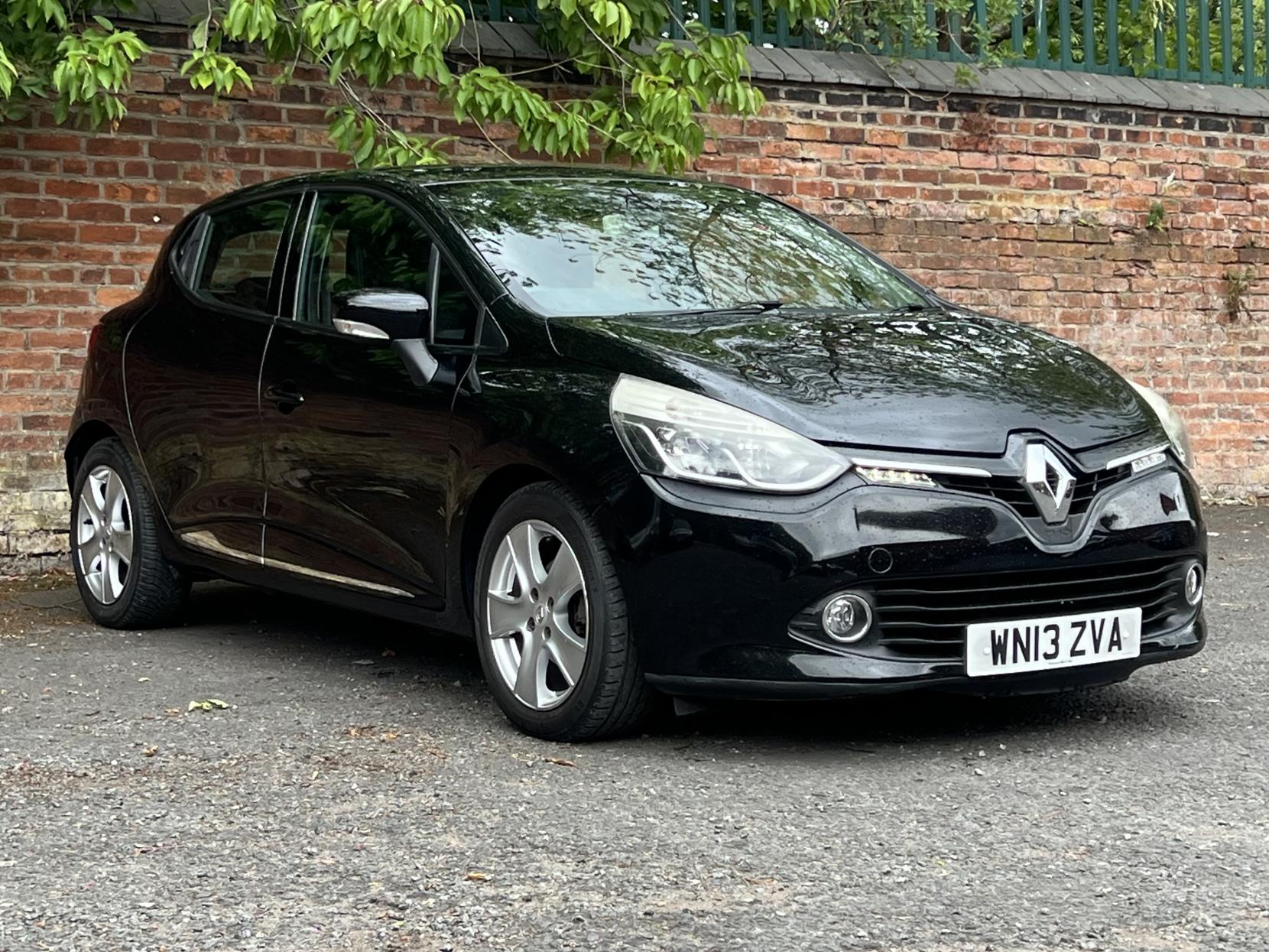 Renault Clio 1.5 dCi Dynamique MediaNav Hatchback 5dr Diesel Manual Euro 5 (s/s) (90 ps)