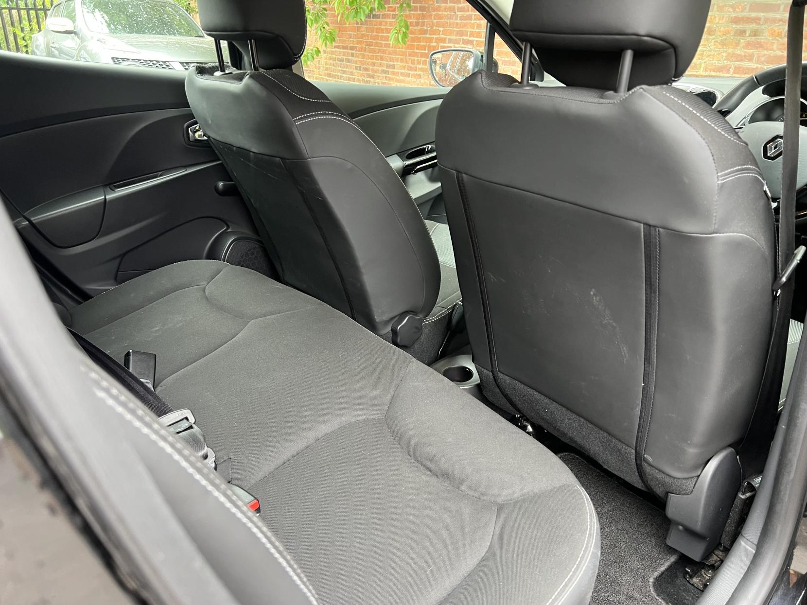 Renault Clio 1.5 dCi Dynamique MediaNav Hatchback 5dr Diesel Manual Euro 5 (s/s) (90 ps)