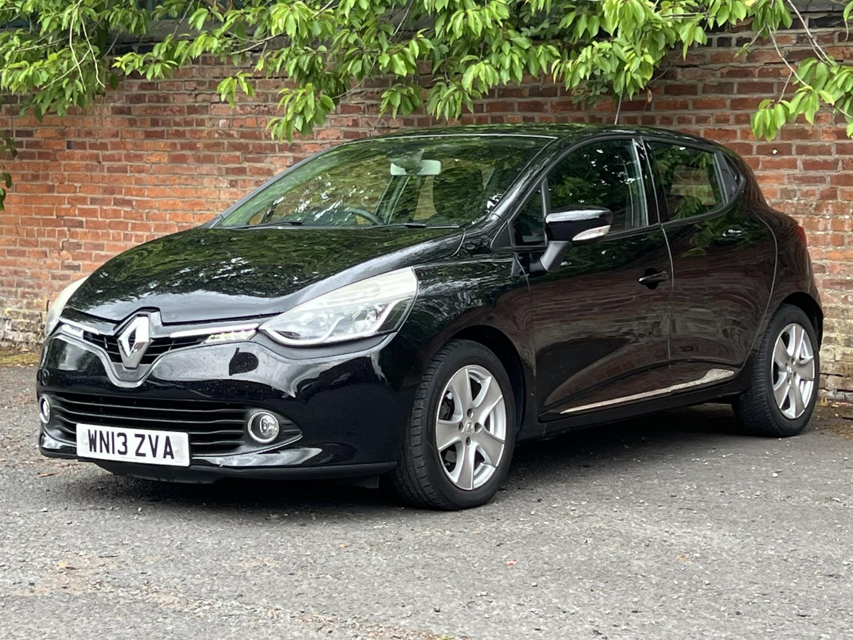 Renault Clio 1.5 dCi Dynamique MediaNav Hatchback 5dr Diesel Manual Euro 5 (s/s) (90 ps)