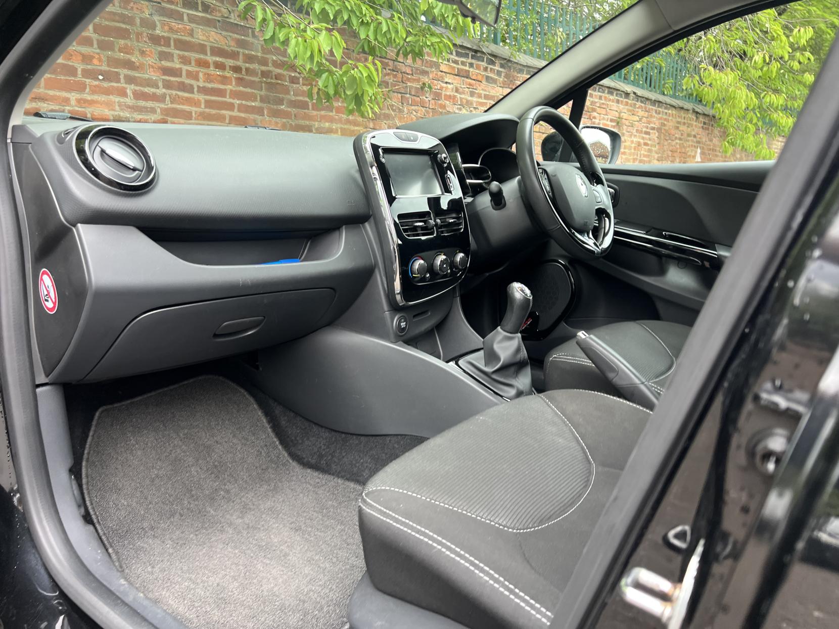 Renault Clio 1.5 dCi Dynamique MediaNav Hatchback 5dr Diesel Manual Euro 5 (s/s) (90 ps)