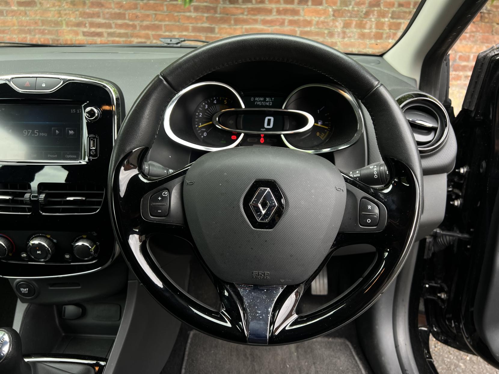Renault Clio 1.5 dCi Dynamique MediaNav Hatchback 5dr Diesel Manual Euro 5 (s/s) (90 ps)