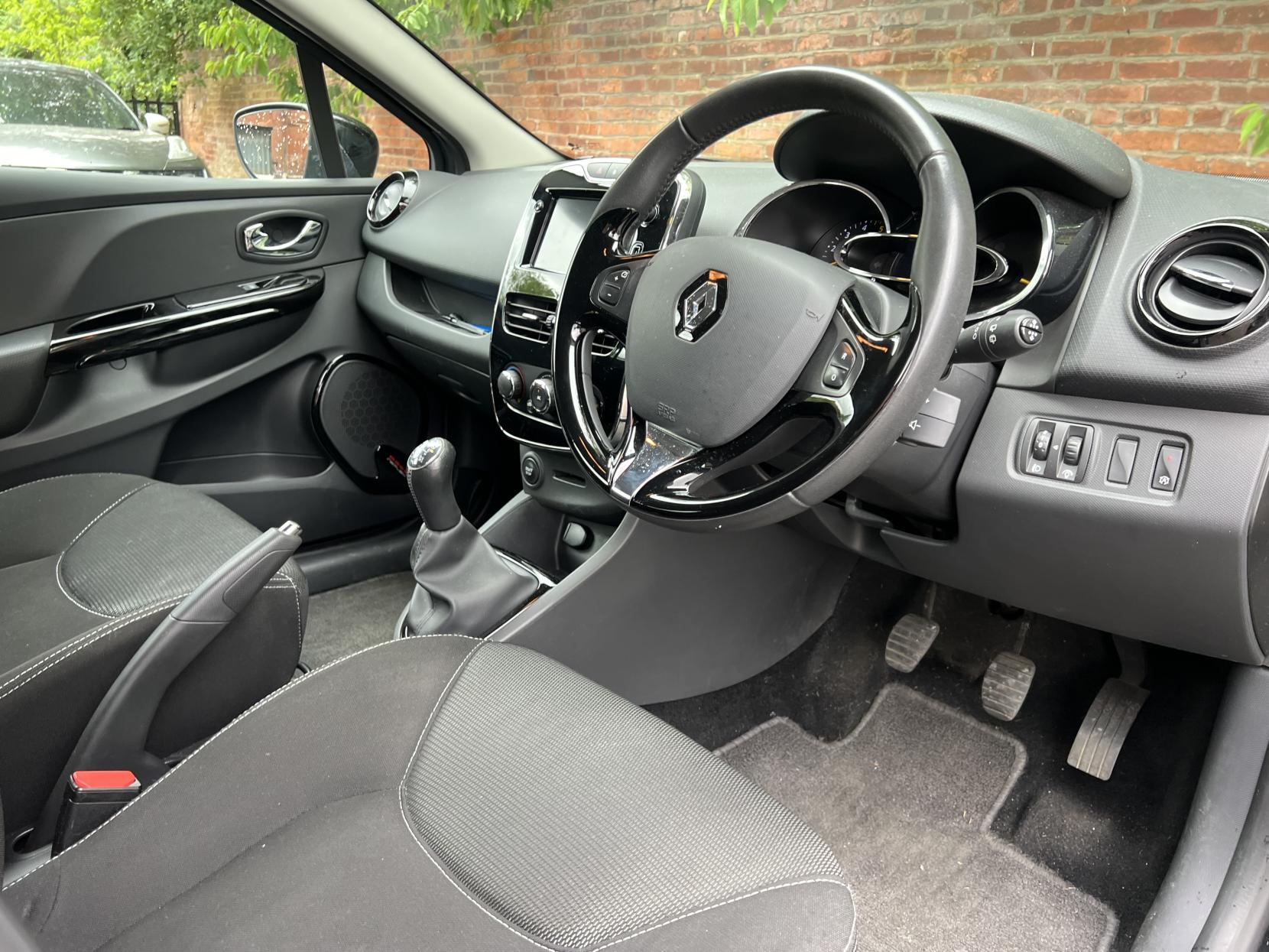 Renault Clio 1.5 dCi Dynamique MediaNav Hatchback 5dr Diesel Manual Euro 5 (s/s) (90 ps)