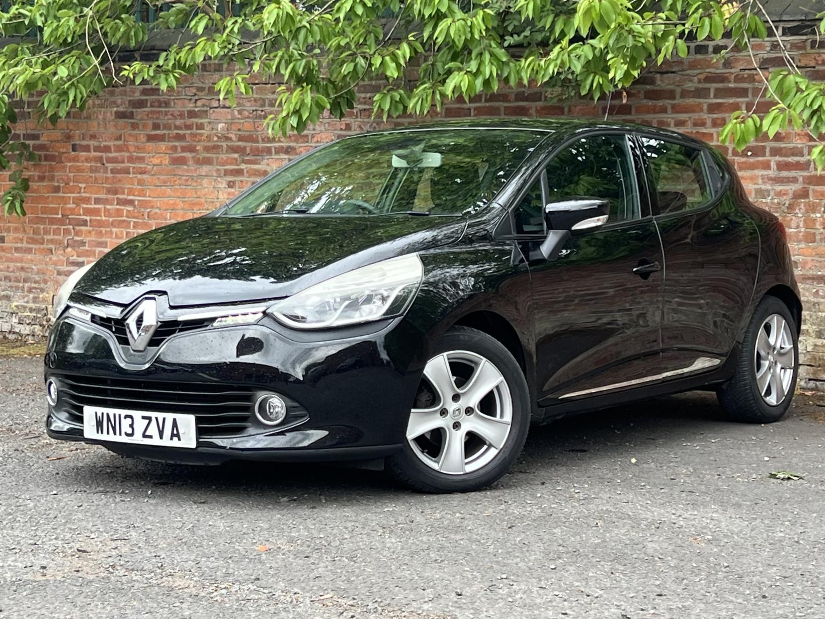 Renault Clio 1.5 dCi Dynamique MediaNav Hatchback 5dr Diesel Manual Euro 5 (s/s) (90 ps)