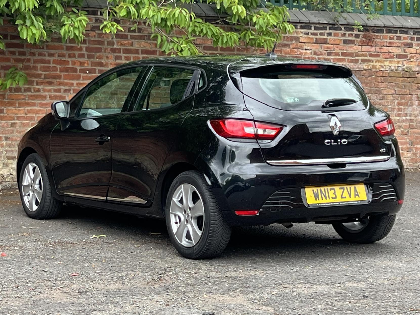 Renault Clio 1.5 dCi Dynamique MediaNav Hatchback 5dr Diesel Manual Euro 5 (s/s) (90 ps)