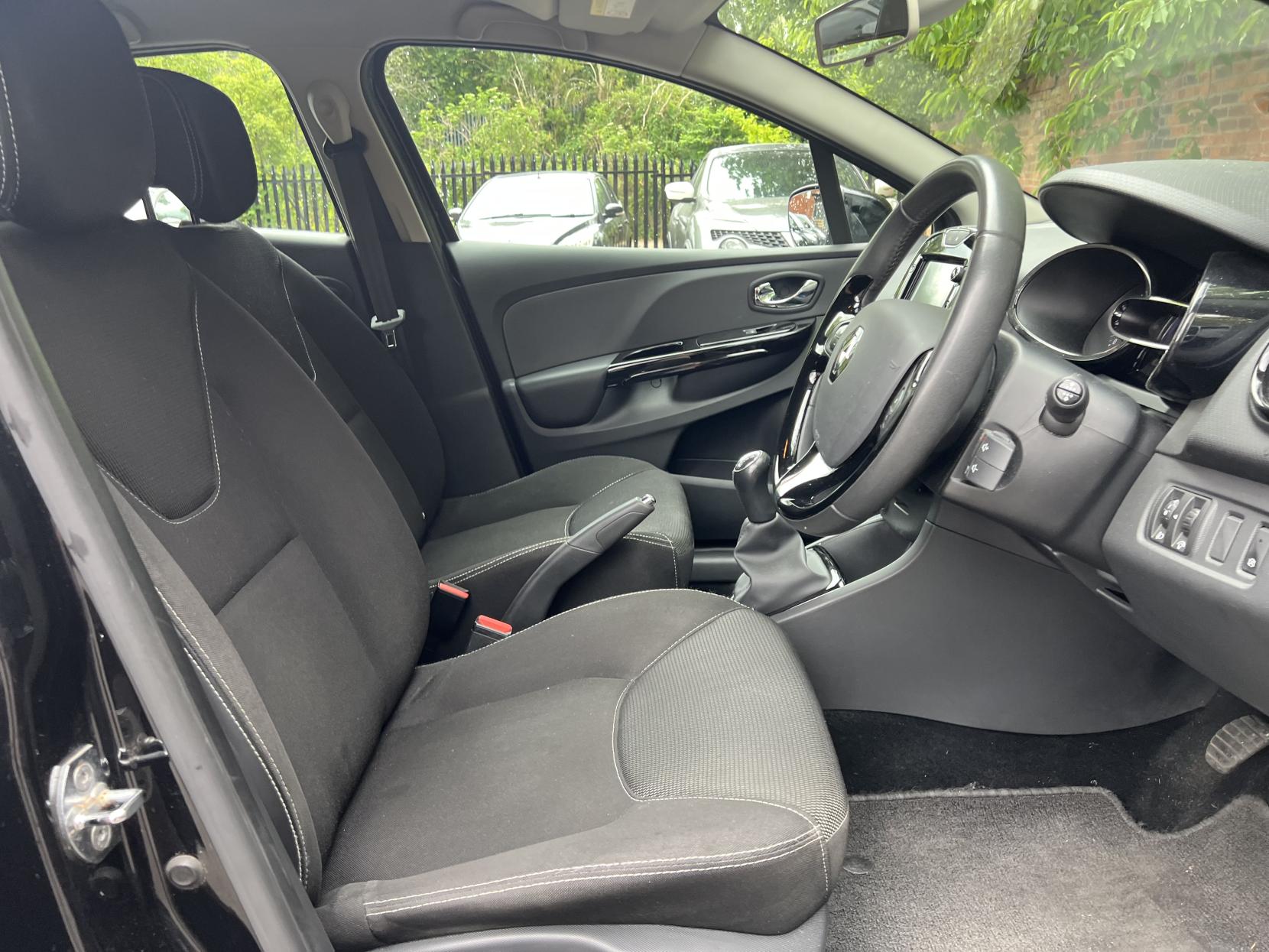 Renault Clio 1.5 dCi Dynamique MediaNav Hatchback 5dr Diesel Manual Euro 5 (s/s) (90 ps)