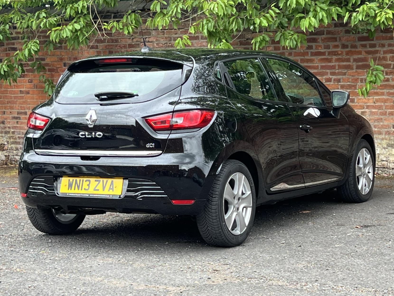Renault Clio 1.5 dCi Dynamique MediaNav Hatchback 5dr Diesel Manual Euro 5 (s/s) (90 ps)