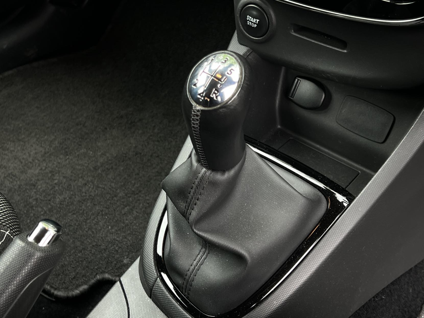 Renault Clio 1.5 dCi Dynamique MediaNav Hatchback 5dr Diesel Manual Euro 5 (s/s) (90 ps)