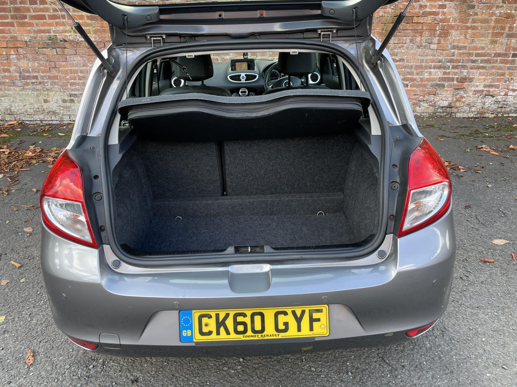 Renault Clio 1.6 VVT Initiale TomTom Hatchback 5dr Petrol Auto Euro 5 (111 ps)