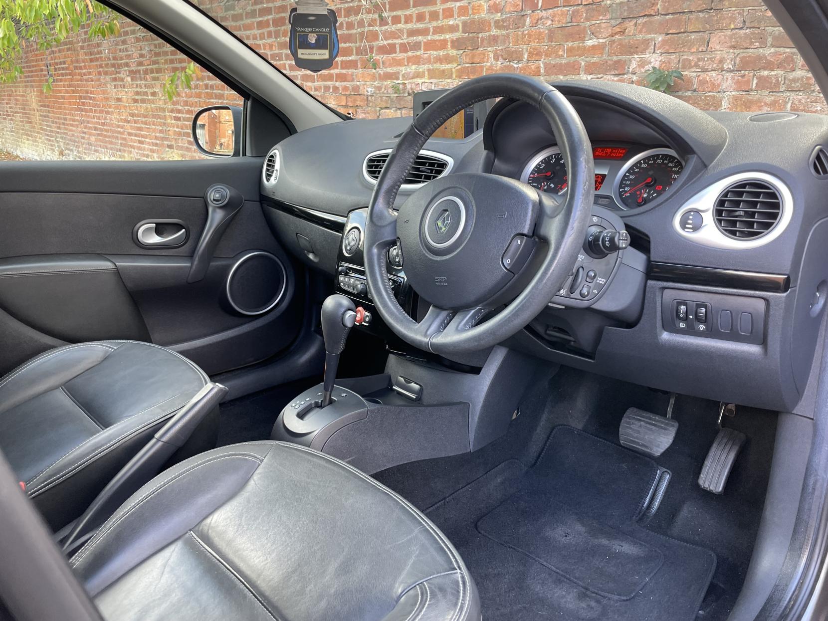 Renault Clio 1.6 VVT Initiale TomTom Hatchback 5dr Petrol Auto Euro 5 (111 ps)