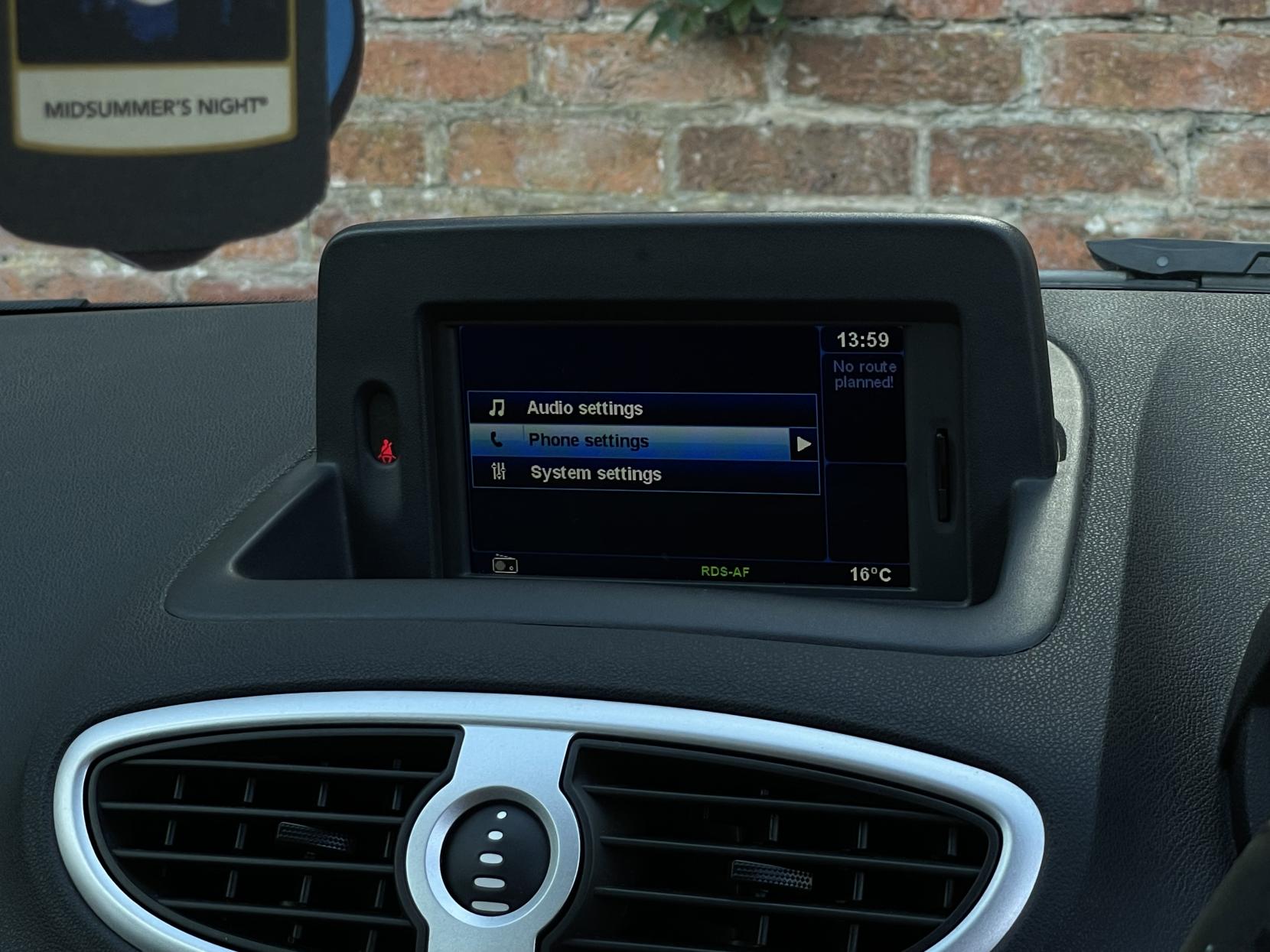 Renault Clio 1.6 VVT Initiale TomTom Hatchback 5dr Petrol Auto Euro 5 (111 ps)