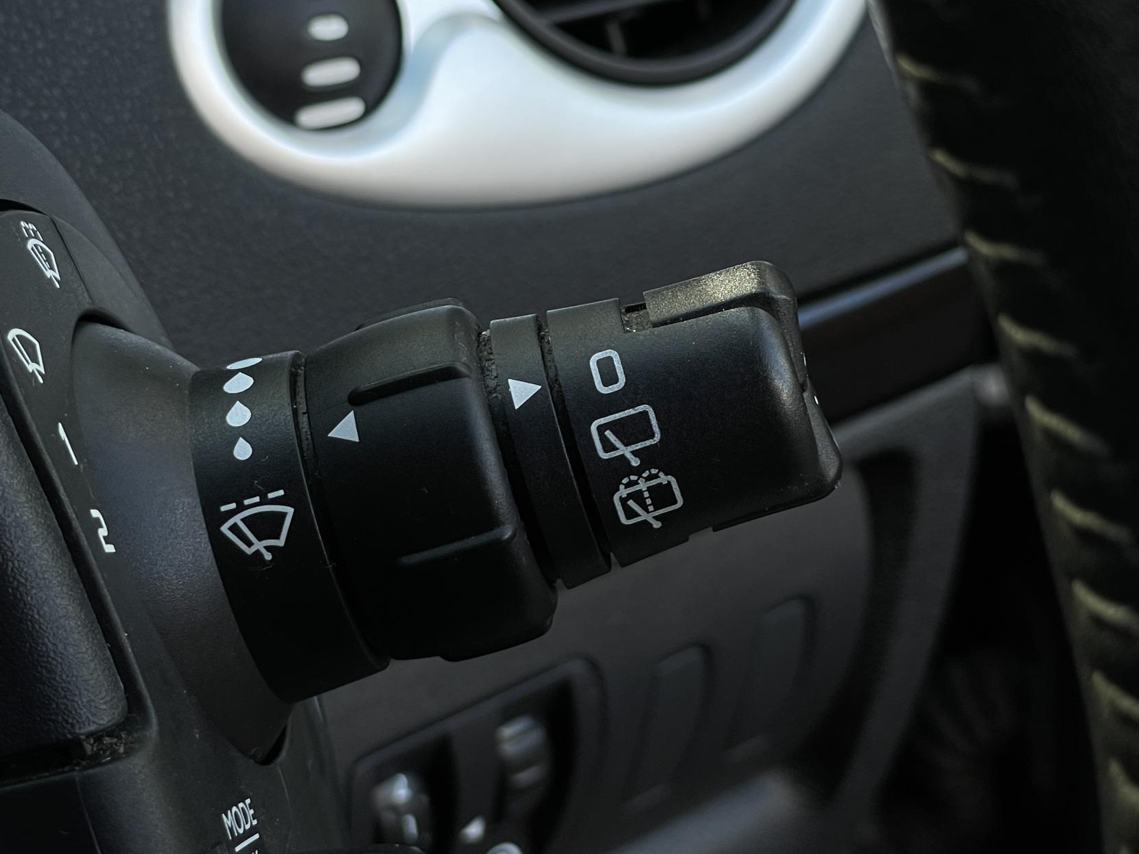 Renault Clio 1.6 VVT Initiale TomTom Hatchback 5dr Petrol Auto Euro 5 (111 ps)
