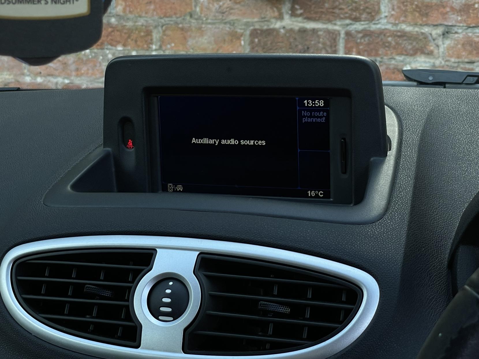 Renault Clio 1.6 VVT Initiale TomTom Hatchback 5dr Petrol Auto Euro 5 (111 ps)
