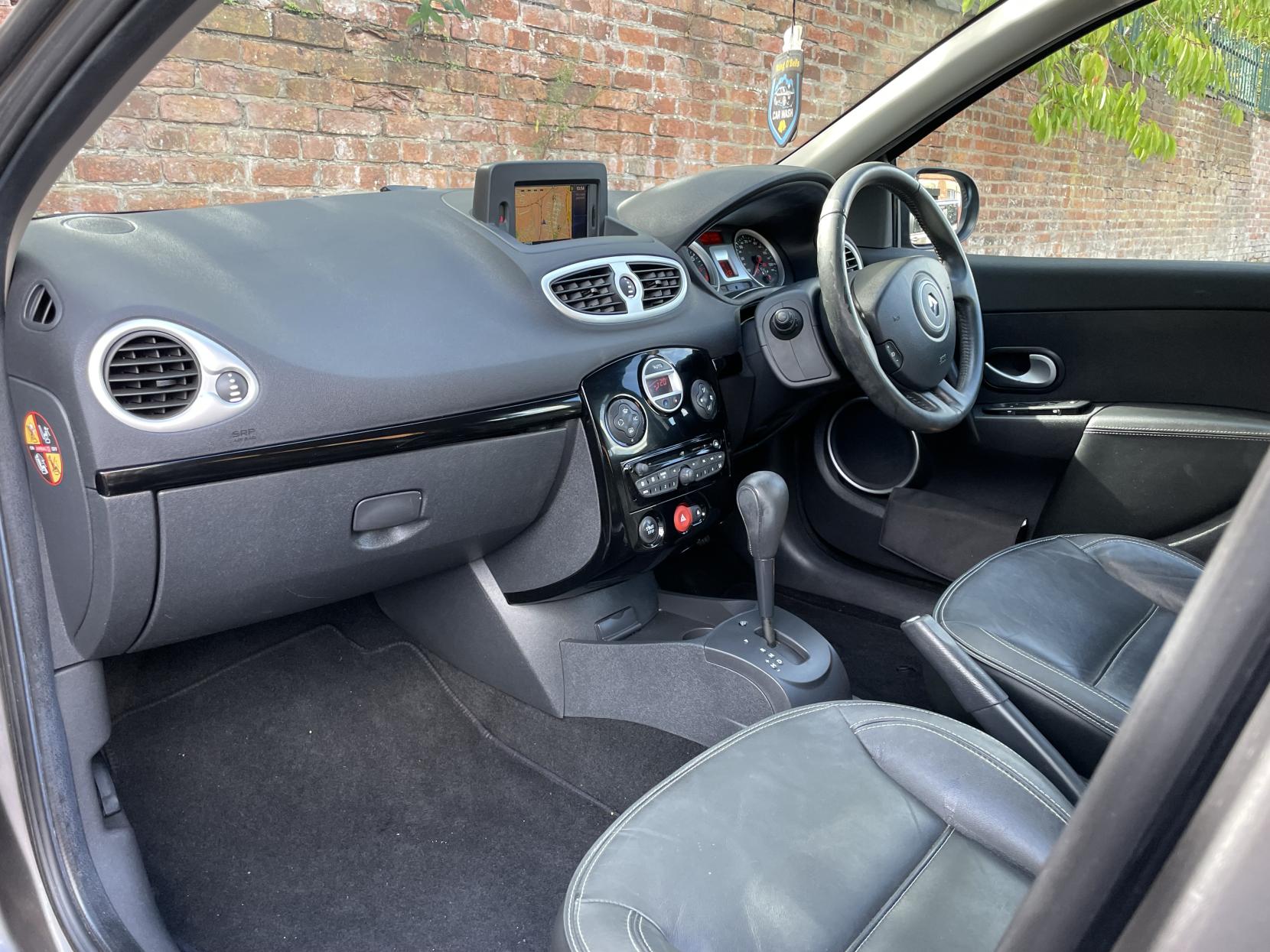 Renault Clio 1.6 VVT Initiale TomTom Hatchback 5dr Petrol Auto Euro 5 (111 ps)