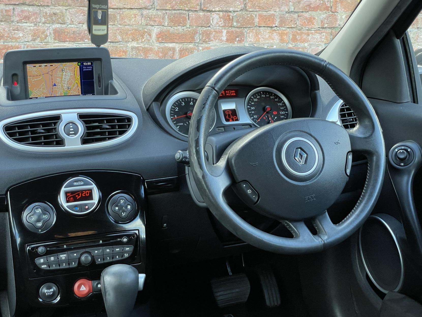 Renault Clio 1.6 VVT Initiale TomTom Hatchback 5dr Petrol Auto Euro 5 (111 ps)