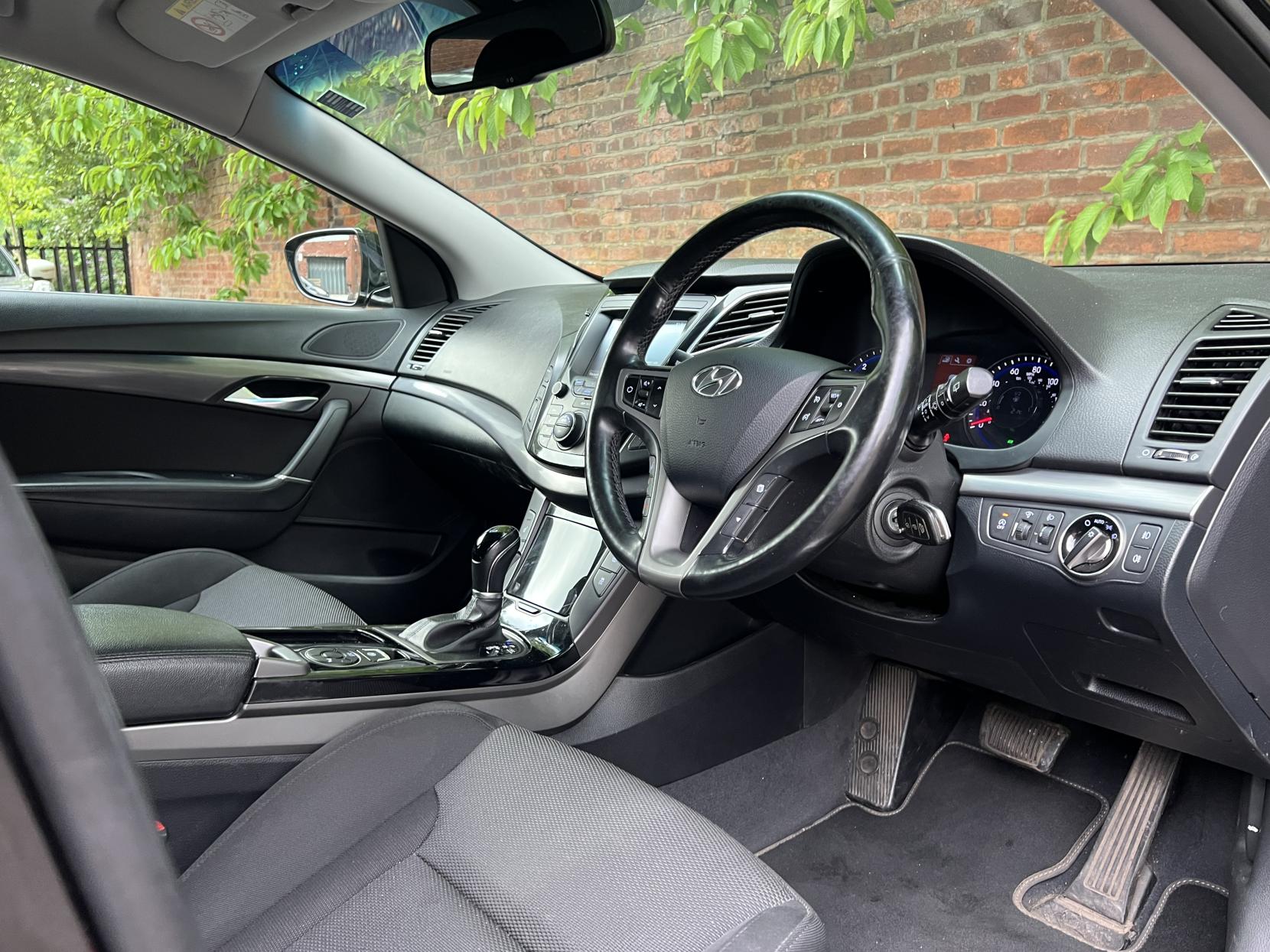 Hyundai i40 1.7 CRDi Blue Drive SE Nav Tourer 5dr Diesel DCT Euro 6 (s/s) (141 ps)