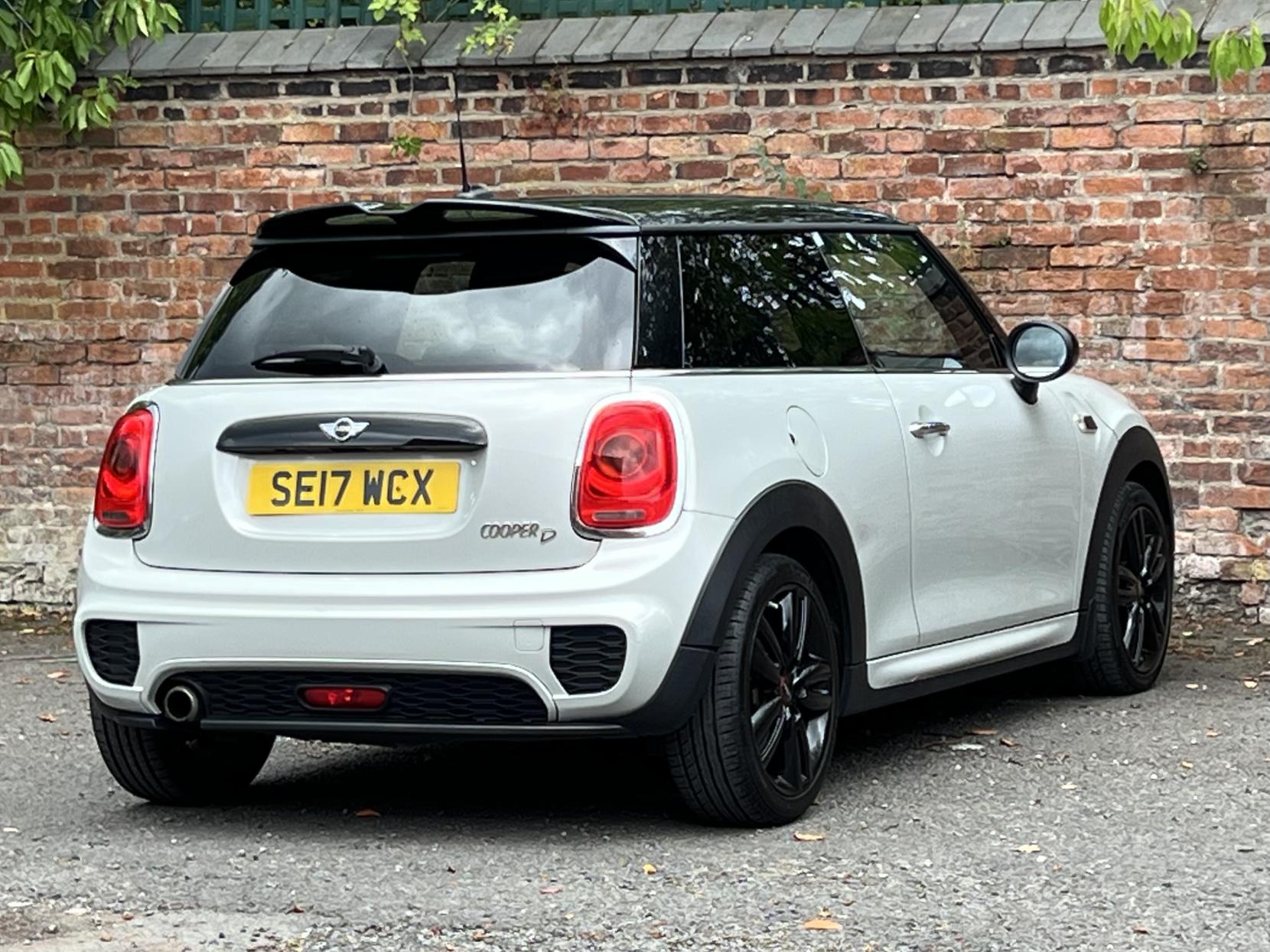 MINI Hatch 1.5 Cooper D Hatchback 3dr Diesel Auto Euro 6 (s/s) (116 ps)