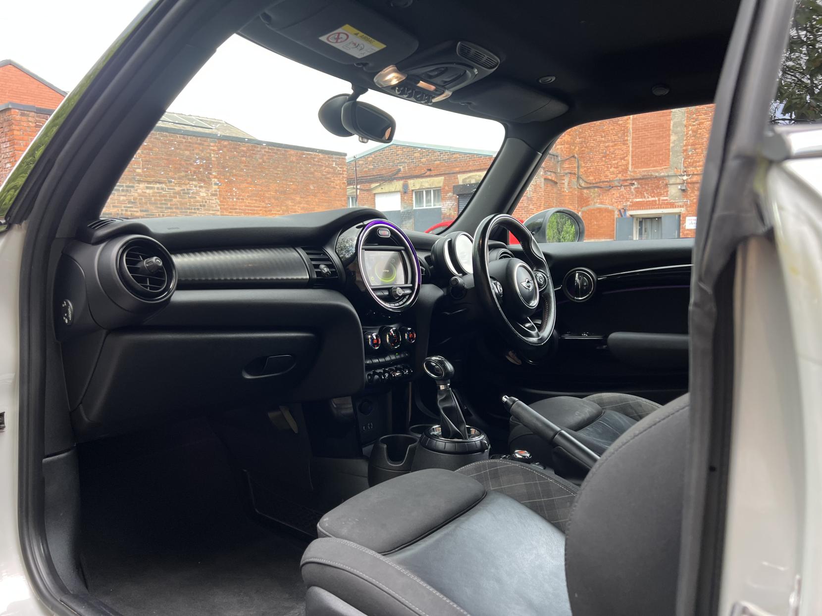 MINI Hatch 1.5 Cooper D Hatchback 3dr Diesel Auto Euro 6 (s/s) (116 ps)