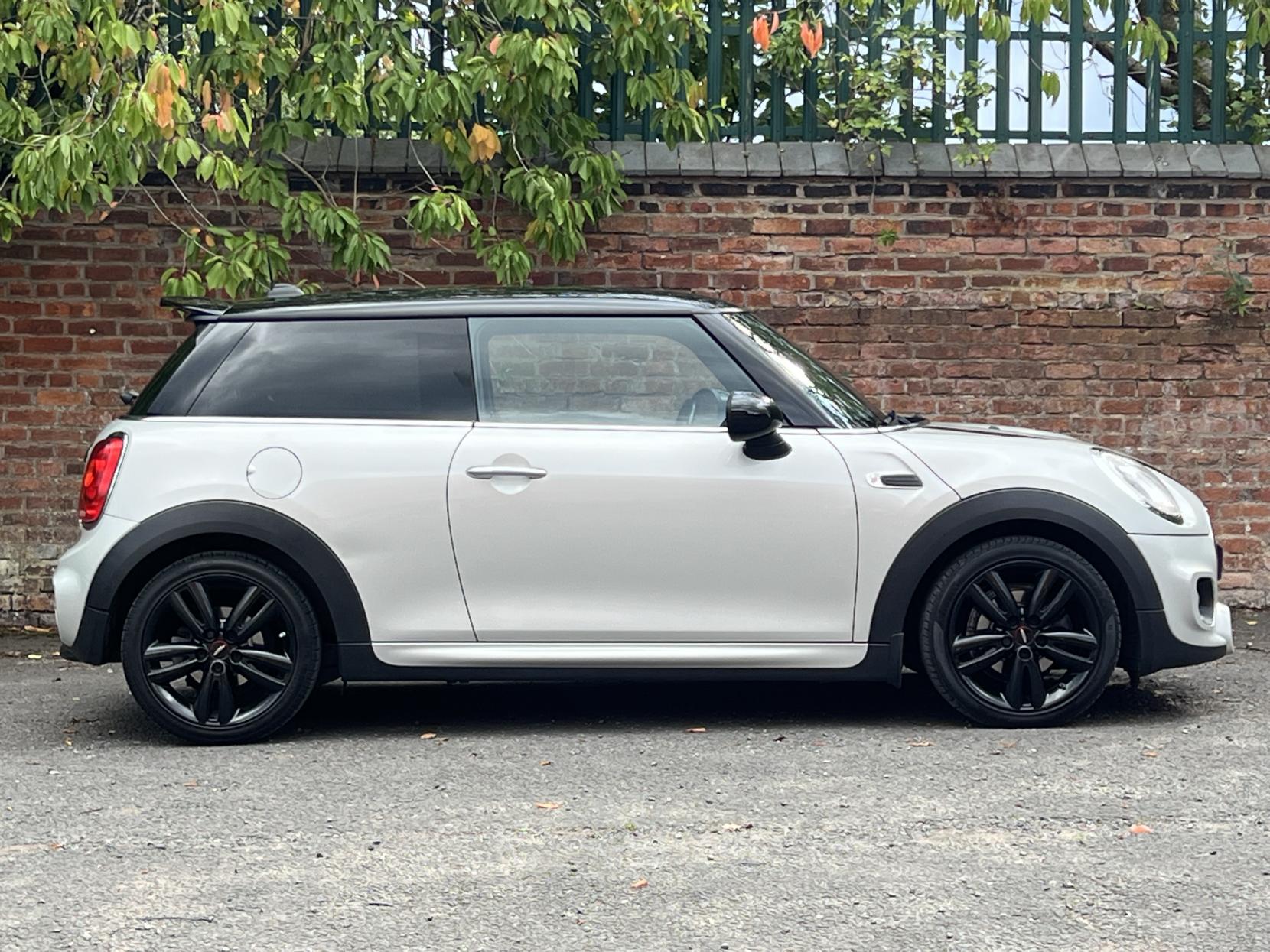MINI Hatch 1.5 Cooper D Hatchback 3dr Diesel Auto Euro 6 (s/s) (116 ps)