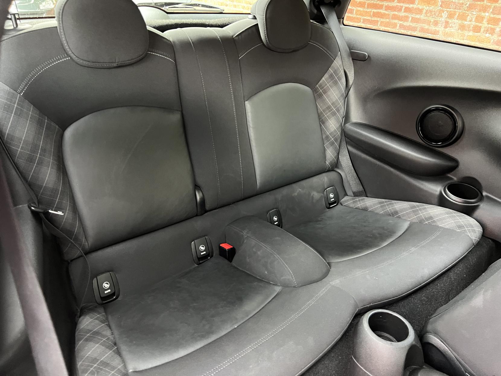 MINI Hatch 1.5 Cooper D Hatchback 3dr Diesel Auto Euro 6 (s/s) (116 ps)