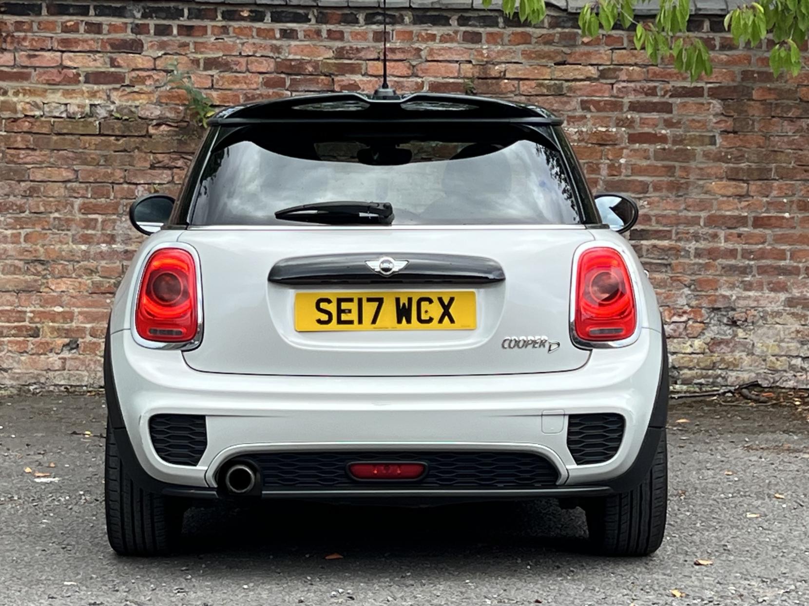 MINI Hatch 1.5 Cooper D Hatchback 3dr Diesel Auto Euro 6 (s/s) (116 ps)