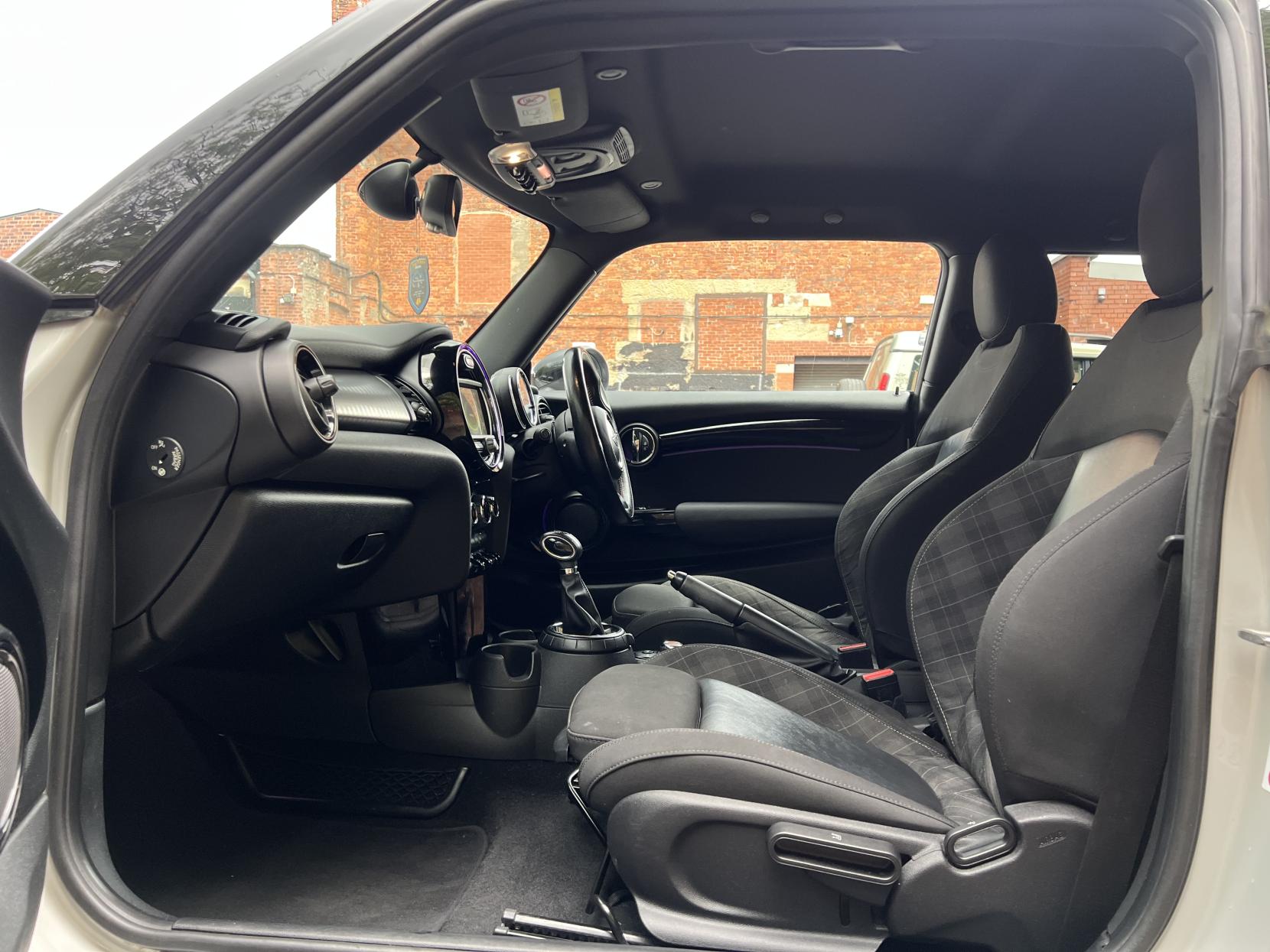 MINI Hatch 1.5 Cooper D Hatchback 3dr Diesel Auto Euro 6 (s/s) (116 ps)