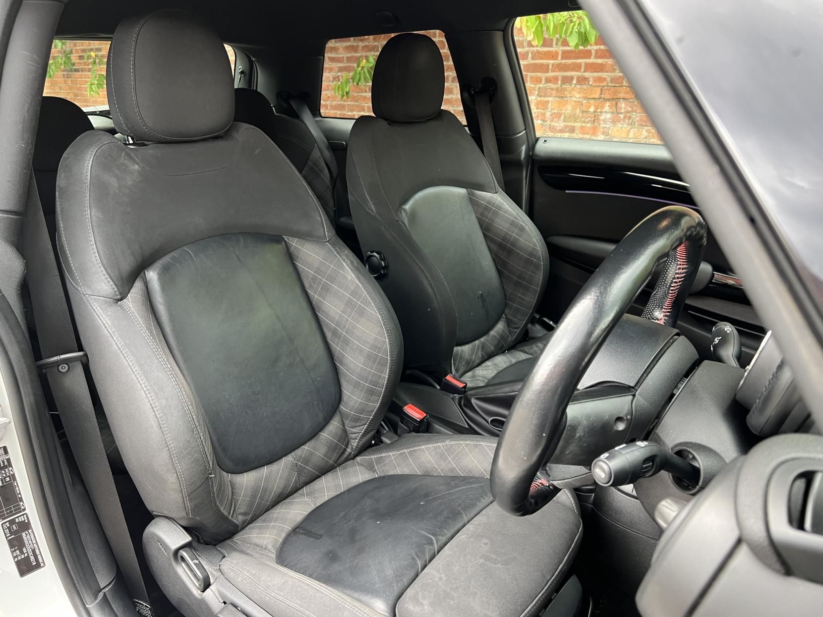 MINI Hatch 1.5 Cooper D Hatchback 3dr Diesel Auto Euro 6 (s/s) (116 ps)