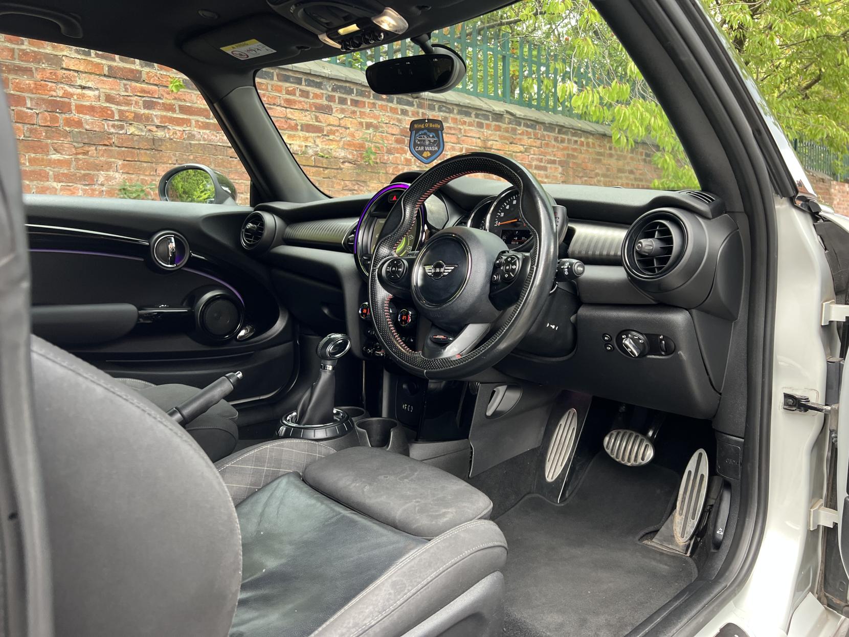 MINI Hatch 1.5 Cooper D Hatchback 3dr Diesel Auto Euro 6 (s/s) (116 ps)