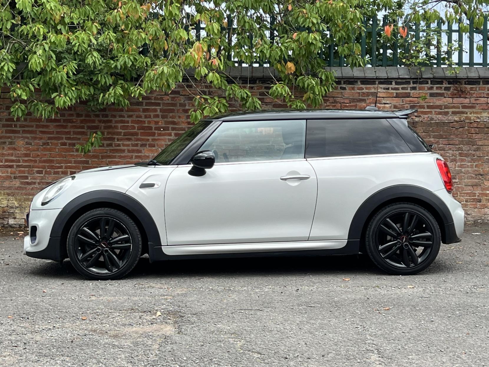 MINI Hatch 1.5 Cooper D Hatchback 3dr Diesel Auto Euro 6 (s/s) (116 ps)