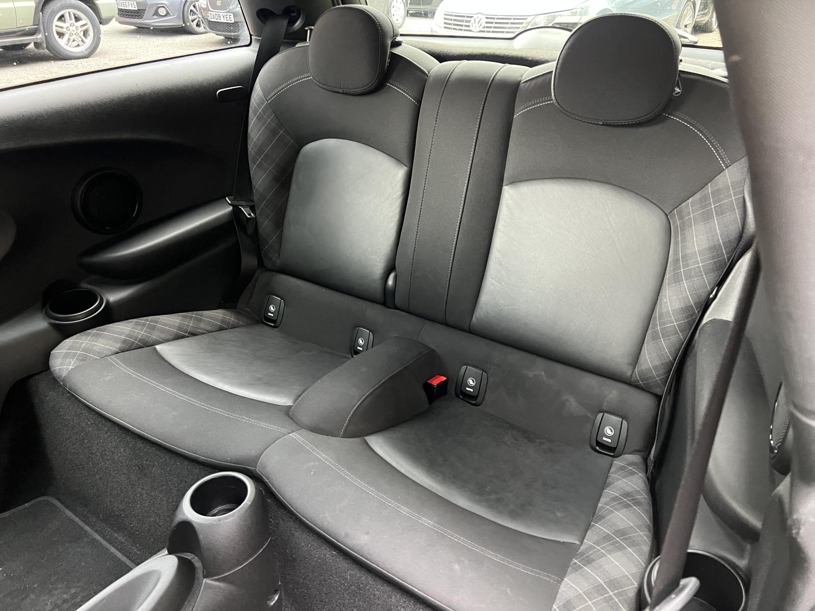 MINI Hatch 1.5 Cooper D Hatchback 3dr Diesel Auto Euro 6 (s/s) (116 ps)