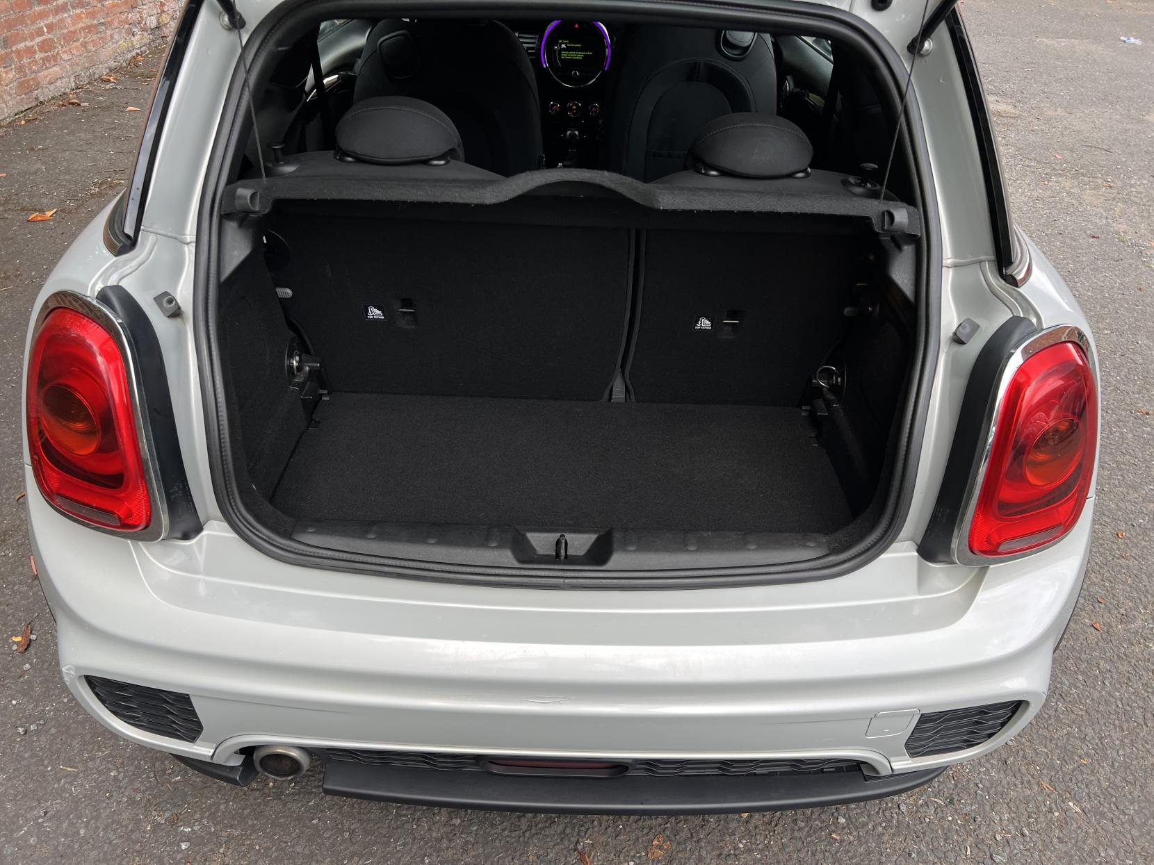 MINI Hatch 1.5 Cooper D Hatchback 3dr Diesel Auto Euro 6 (s/s) (116 ps)