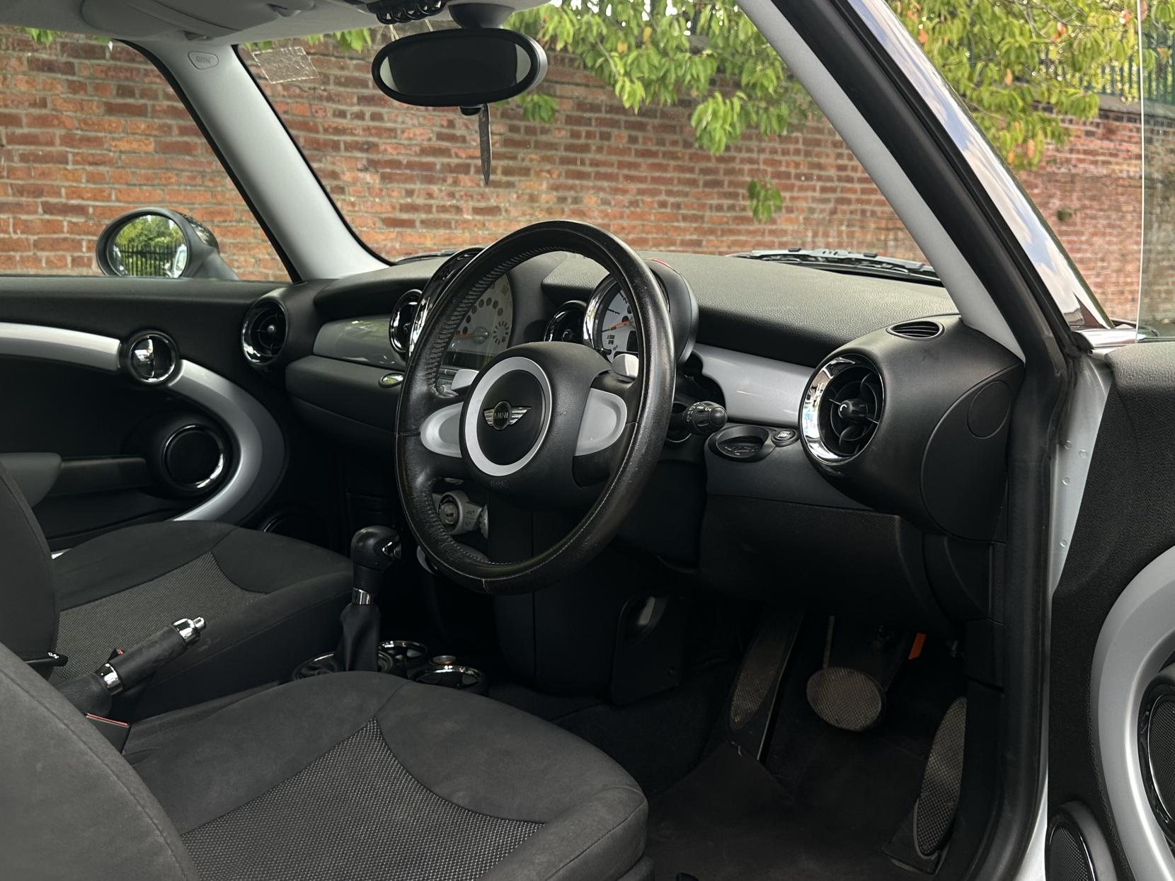 MINI Hatch 1.4 One Hatchback 3dr Petrol Steptronic Euro 4 (95 ps)