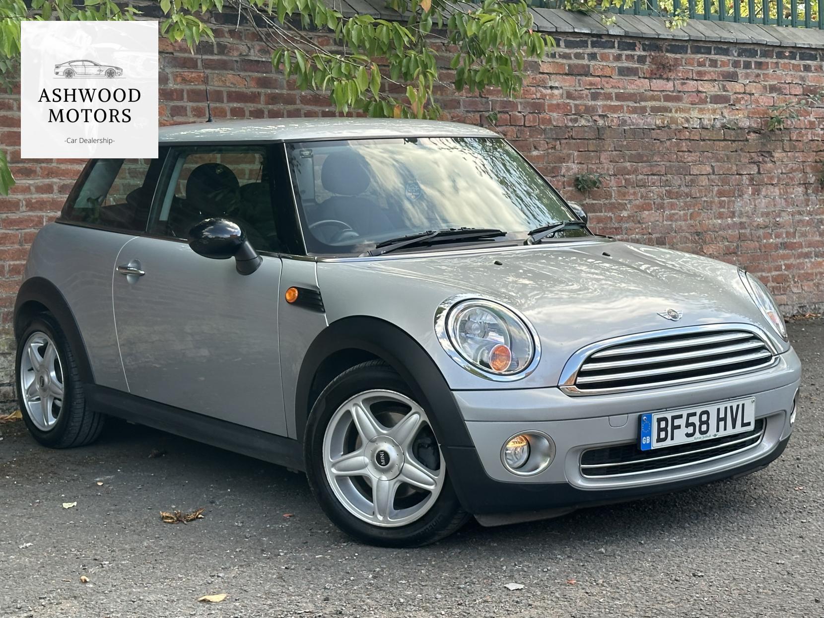 MINI Hatch 1.4 One Hatchback 3dr Petrol Steptronic Euro 4 (95 ps)