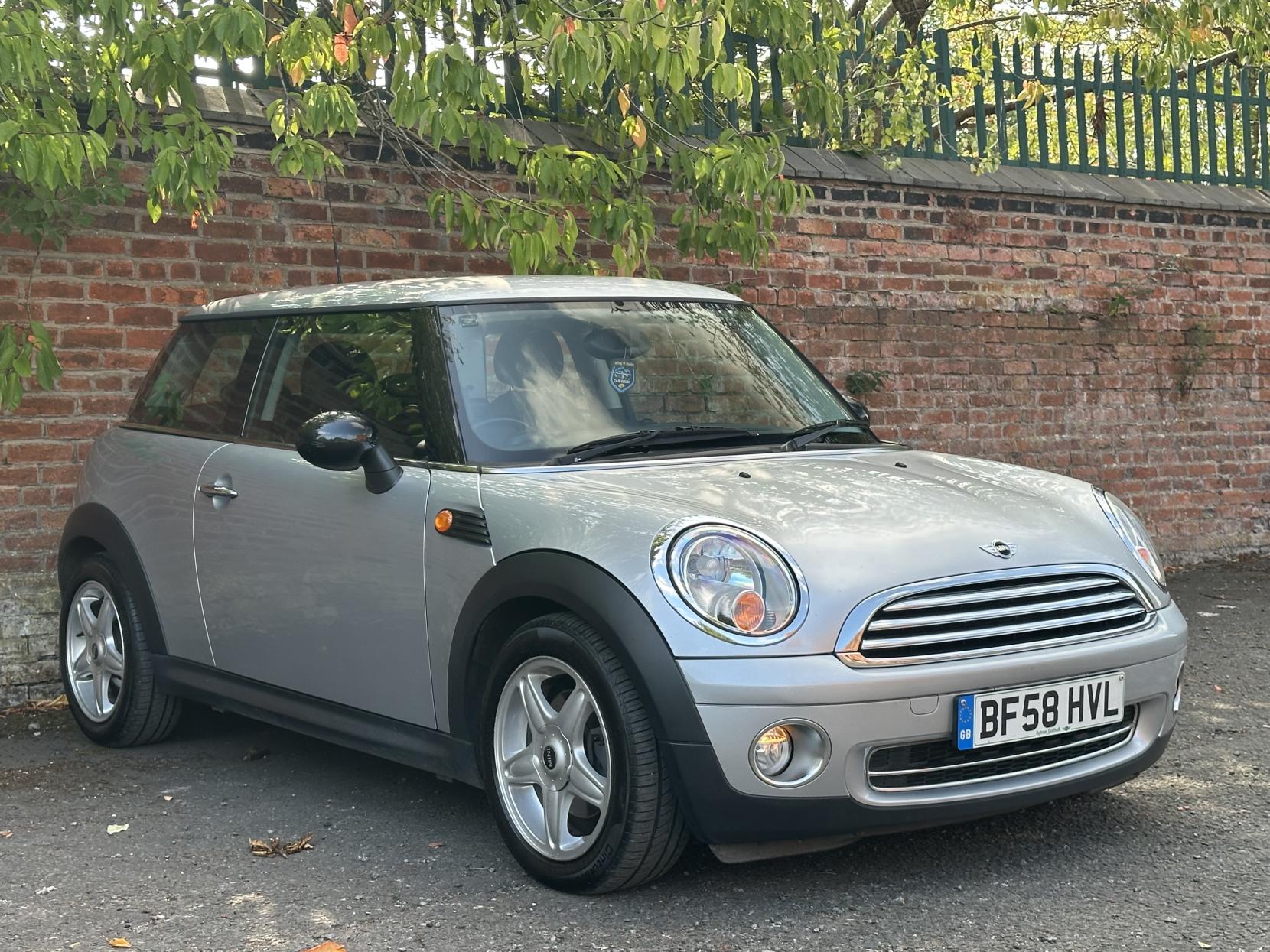 MINI Hatch 1.4 One Hatchback 3dr Petrol Steptronic Euro 4 (95 ps)